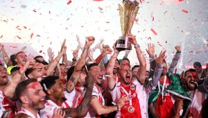 Süper Lig'e yükselen Samsunspor kupasını aldı