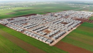 Suriyelilerin eve dönüşü için ülkenin kuzeyindeki briket ev yapımları hızla devam ediyor