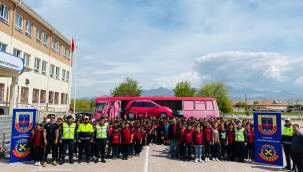 Sürücü, yolcu, öğrenci ve yayalara yönelik trafik eğitimleri verildi