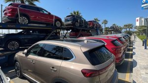 Togg'un T10X modelleri sahiplerine teslim edilmek üzere İstanbul'a gelmeye devam ediyor