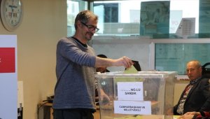 Türkiye'nin Avrupa'ya açılan sınır kapılarında oy verme işlemi sürüyor