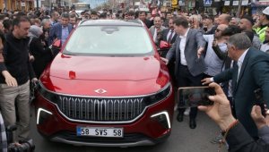 Türkiye'nin yerli otomobili Togg, Sivas'ta tanıtıldı 