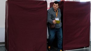 Yurt dışı seçmen kütüğüne kayıtlı vatandaşlar sınır kapılarında oylarını kullanıyor