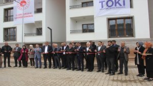 Zara'da TOKİ'nin yaptığı 642 konutun hak sahiplerine teslimine başlanıldı