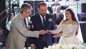 AK Partinin sevilen ismi Mehmet Sevenay evlendi