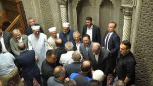 Akar, Çiçek ve Büyükkılıç, bayram namazı sonrası vatandaşla bayramlaştı