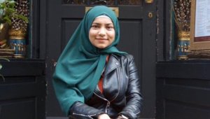 Almanya'da başörtülü üniversite öğrencisi derste profesörün hakaretine uğradı