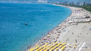 Antalya sahillerinde bayram öncesi yoğunluk yaşanıyor