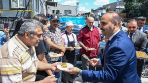 Bakan Kacır, İstanbul ve Kocaeli'de işçilerle bayramlaştı