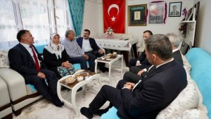 Bakan Tekin, şehit öğretmen Necmettin Yılmaz'ın ailesini ziyaret etti