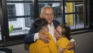 Başkan Büyükkılıç, Engelsiz Yaşam Merkezi’nin Özel Çocuklarıyla Kucaklaştı