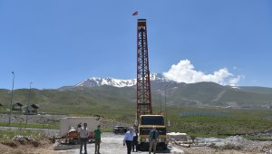 Büyükkılıç, Erciyes'teki sıcak su kaynağı arama çalışmalarını inceledi