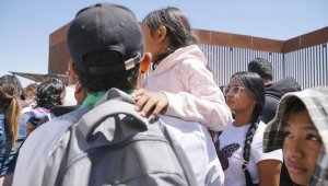 California'ya gönderilen düzensiz göçmenler Newsom ile DeSantis arasında gerginliği arttırdı