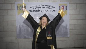 Çocukken hayran kaldığı kapıdan 58 yaşında üniversite mezunu olarak çıktı