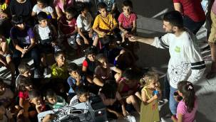 CZN Burak'tan depremzede çocuklara bayram sürprizi