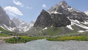 Doğaseverler Cilo buzullarına çıktı, Cennet Cehennem Vadisi'nde yürüdü
