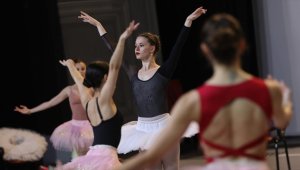 Efes Antik Kenti'ndeki festival "Uyuyan Güzel" balesiyle başlıyor