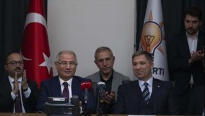 Efkan Ala görevini Zafer Sırakaya'ya devretti