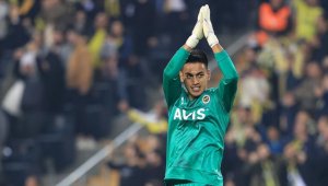 Fenerbahçe, İrfan Can Eğribayat'ın satın alma opsiyonunu kullandı