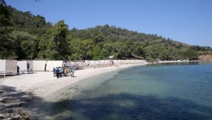 Fethiye'de okulun işlettiği plaja Mavi Bayrak asıldı