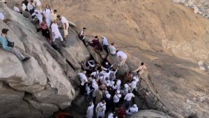 Hacı adaylarının ilk vahyin geldiği Hira Mağarası'na ziyaretleri sürüyor 