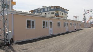 Hatay'da yapımı tamamlanan 200 prefabrik iş yerinin anahtarı teslim edildi