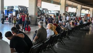 İzmir'de otobüs terminalinde bayram hareketliliği erken başladı
