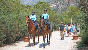 Jandarmanın atlı ekibi Ölüdeniz'de bu sezon da görev başında