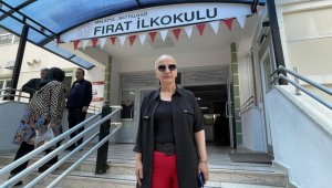 Kanser hastası okul müdürü öğrencileriyle moral buluyor