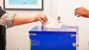 Karadağ yarın erken genel seçim için sandık başında