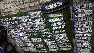 Kayseri OSB'de yağış nedeniyle araç plakaları düştü