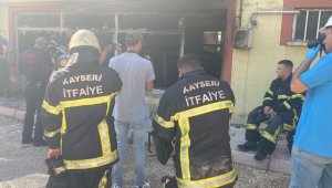 Kayseri'de oto galericide çıkan yangında 6 araç hasar gördü