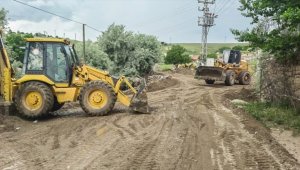 Kırşehir'de sel ve su baskınlarından etkilenen köy yollarında çalışma başlatıldı