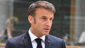 Macron, Fransa'daki olaylarla ilgili sosyal medyada "hassas içeriklerin" kaldırılmasını istedi