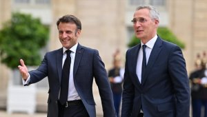 Macron ve Stoltenberg Paris'te bir araya geldi