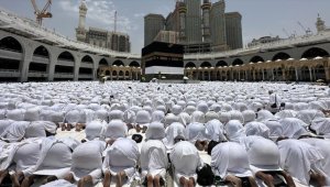 Mekke ve Medine'de cuma namazı kılanların sayısı Kovid-19'dan sonraki en yüksek seviyeye ulaştı