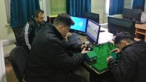 Meslek liseliler hava kalitesini ölçen giyilebilir cihaz üretti 