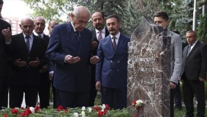 MHP Genel Başkanı Bahçeli, Alparslan Türkeş'in kabrini ziyaret etti