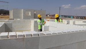 Nurdağı'nda fiber kompozit bloklarla köy evi ve deprem konutu inşa ediliyor