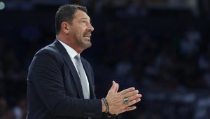 Pınar Karşıyaka Başantrenörü Ufuk Sarıca, Anadolu Efes maçını değerlendirdi