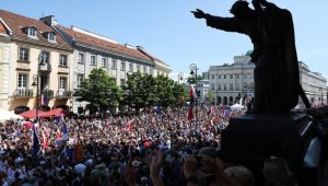 Polonya'daki büyük protestoya 500 bin kişinin katıldığı belirtildi