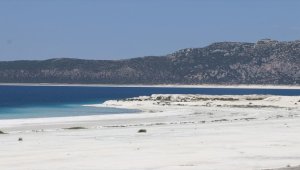 Salda Gölü'nde bayram tatili hareketliliği