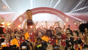 Şampiyon Galatasaraylı futbolcular mutluluklarını anlattı