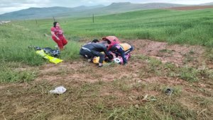 Sivas'ta minibüsün devrilmesi sonucu 13 kişi yaralandı