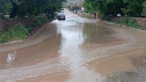 Sivas'ta sağanak sel ve su baskınlarına neden oldu 