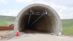 Sivas'ta yapımı devam eden Yağdonduran Tüneli ekim ayında hizmete girecek