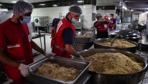 Türk Kızılay, deprem bölgesindeki yardımlarını sürüyor 
