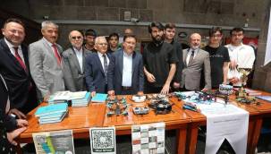 Vali Çiçek, “İmam hatip liseleri Kayseri’nin gururu olmaya devam ediyor” 