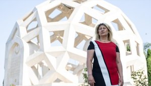 15 Temmuz'daki darbe girişiminde şehit düşen muhtarın eşi: Yüzümüz gülüyor ama içimiz ağlıyor. Ateş düştüğü yeri yakıyor