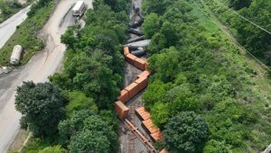 ABD'nin Pensilvanya eyaletinde "tehlikeli madde" taşıyan tren raydan çıktı